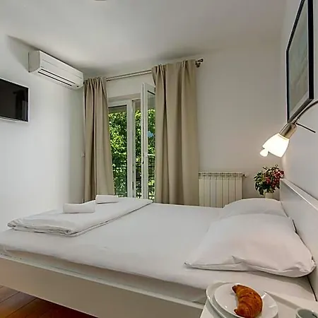 Hotel Gloria 2 3*